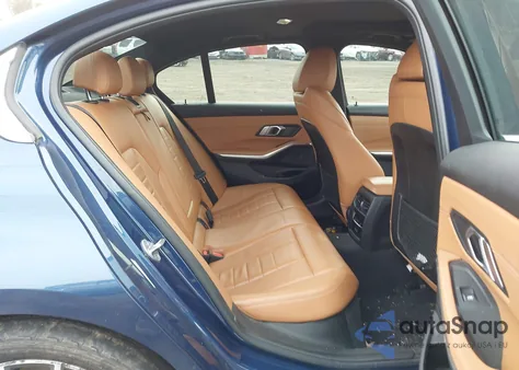 2021 BMW 330I xDrive z USA, uszkodzony, nr VIN 3MW5R7J06M8B90737